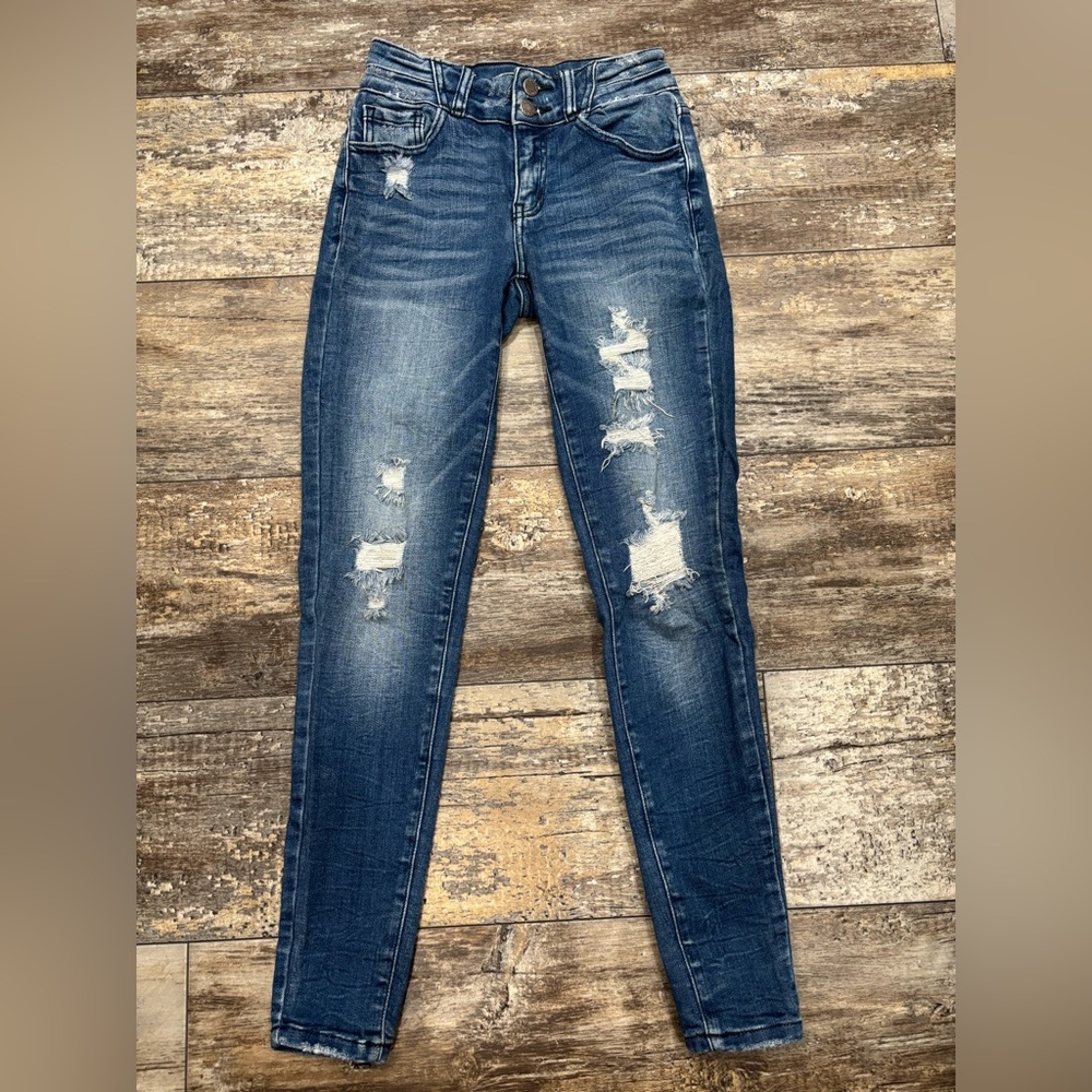 KanCan distressed skinny jeans size 2 short